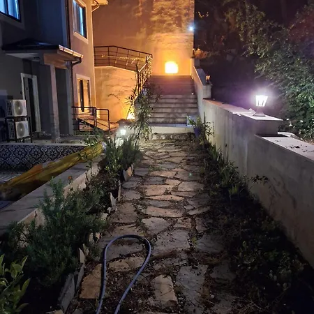 بيت شباب Mai